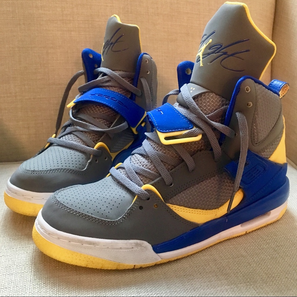 🎀Blue & Yellow Jordan’s size 7 women’s / 6.5🎀
